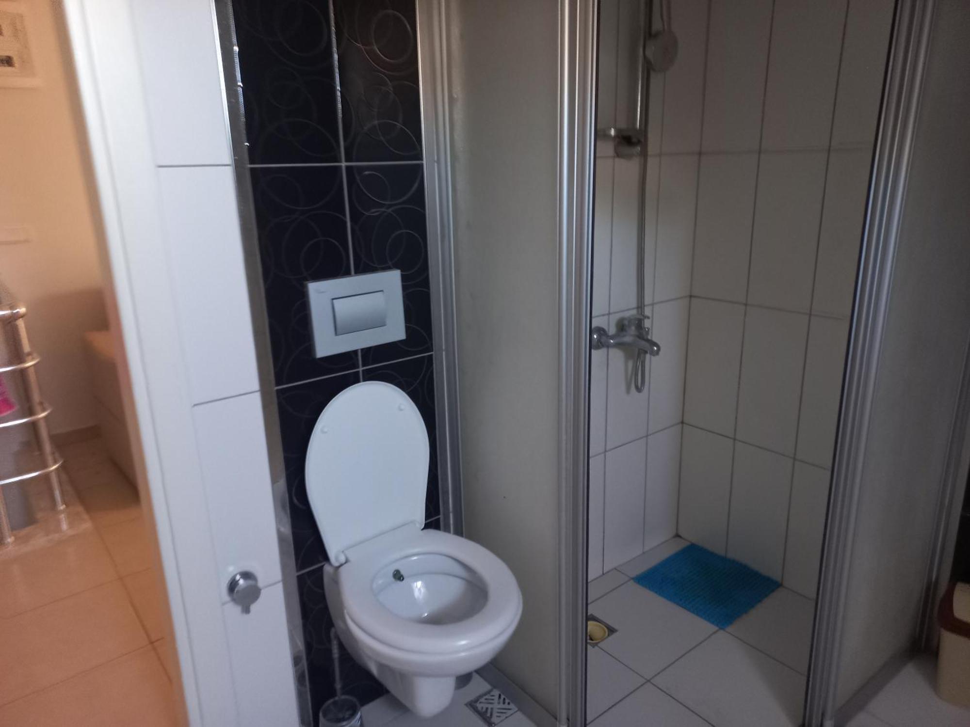 Appartement Comfort - Whole Appartments - Shared Kitchen - Airport Shuttle Bookable *